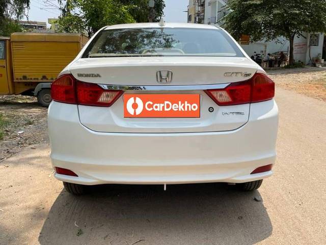 https://images10.gaadi.com/usedcar_image/3452460/original/630dc862-ce7f-4b26-b6d6-da36c0c20498_b8f71ebc-3029-420e-ad6f-644d3f7c3687.jpg?imwidth=6401