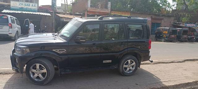 https://images10.gaadi.com/usedcar_image/3452560/original/0b6f2acf-46b2-42ba-b381-6faf85f1d565_4442d972-2685-4069-b31c-84d3fc8a665d.jpg?imwidth=6402