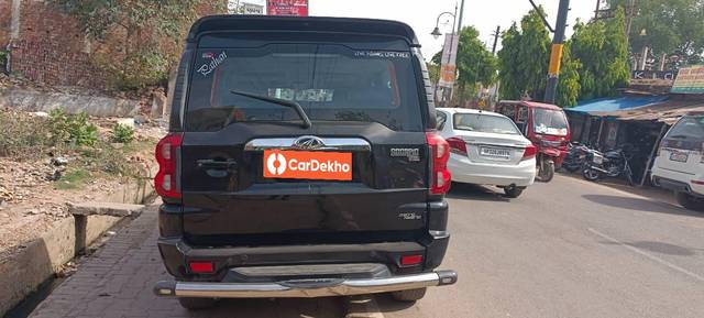https://images10.gaadi.com/usedcar_image/3452560/original/795a1bdf-a3d7-4a06-b100-4818af0c71da_4442d972-2685-4069-b31c-84d3fc8a665d.jpg?imwidth=6401
