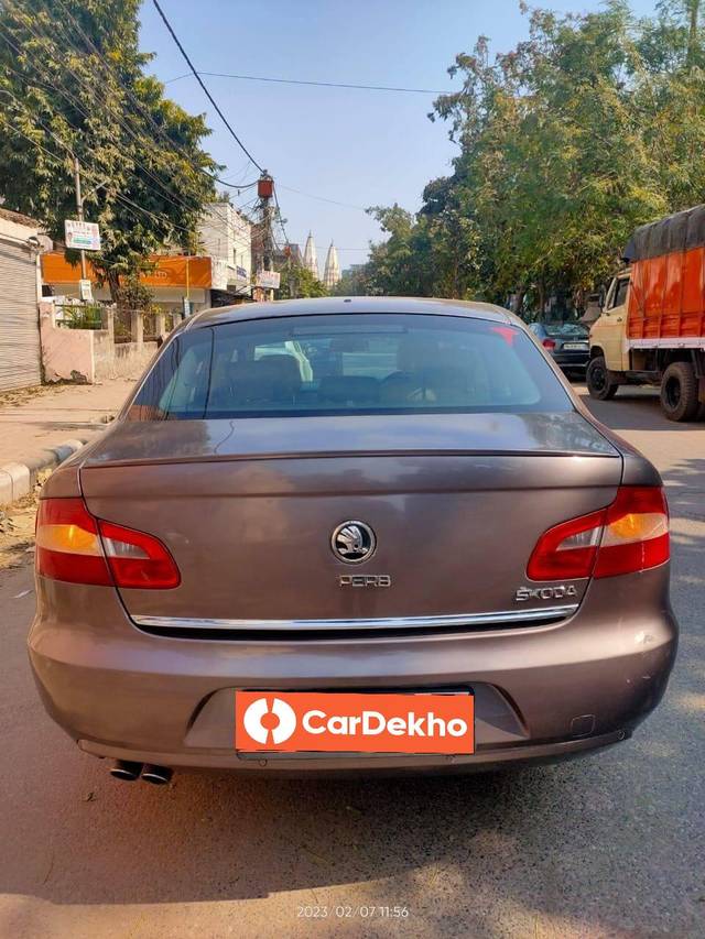 https://images10.gaadi.com/usedcar_image/3452598/original/used_car_2775420_1684581340_2eb57f7c-f938-4795-b2c2-ba37ecd2bac6_edce448c-5a6a-47ce-ba45-db2d1ff52270.jpg?imwidth=6402