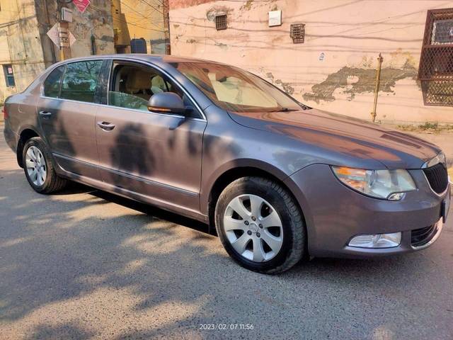 https://images10.gaadi.com/usedcar_image/3452598/original/used_car_2775420_1684581343_2eb57f7c-f938-4795-b2c2-ba37ecd2bac6_edce448c-5a6a-47ce-ba45-db2d1ff52270.jpg?imwidth=6400