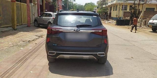 https://images10.gaadi.com/usedcar_image/3452608/original/18b56202-0be4-4a4a-8af8-e5075fb437fc-VCC_1735694_96_1683967716_5c2e1695-f503-4ad3-91f6-3b1f9e4b79e4_199ee63c-15bb-4d27-8b45-67b1ffa377e4.jpg?imwidth=6402