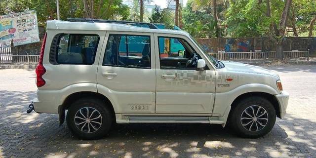 https://images10.gaadi.com/usedcar_image/3452759/original/1e490582-58ba-4d20-9824-9ed1bda7b5b0-VCC_IMG_1683962118872_1735688_97_1683962407_19e0abb6-a44c-48e7-9c5d-292e80f2cf5a_d96b115f-09fd-4622-84fb-6b254684d122.jpg?imwidth=6401
