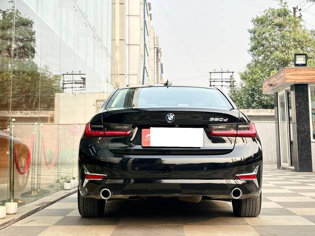https://images10.gaadi.com/usedcar_image/3452820/original/processed_img2775633__used_car_2775633_1700559434.jpg?imwidth=6402