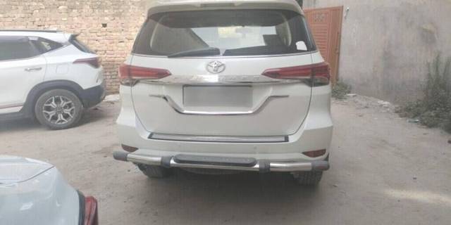 https://images10.gaadi.com/usedcar_image/3453102/original/04d93e08-9f72-4792-bab3-0cac857b3a6d-VCC_1735961_96_1684036988_4bf0d222-e7d2-4b0c-bfa1-3c9cf5c6c4b2_bb8086ef-9285-436f-ab45-2f040b713974.jpg?imwidth=6402