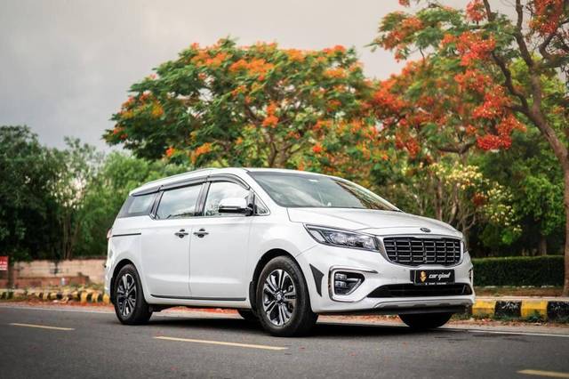 https://images10.gaadi.com/usedcar_image/3453203/original/used_car_2775936_1684653901_d56b87fb-daba-4dd1-9136-a26e0c934cee.jpg?imwidth=6400
