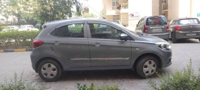 https://images10.gaadi.com/usedcar_image/3453217/original/56778331-95e5-4bed-ae0b-1cdfa2682791-VCC_IMG_1684044054057_1735998_97_1684044337_e9c639d2-1e7b-4280-b1f0-d0e8dacab0c0.jpg?imwidth=6401