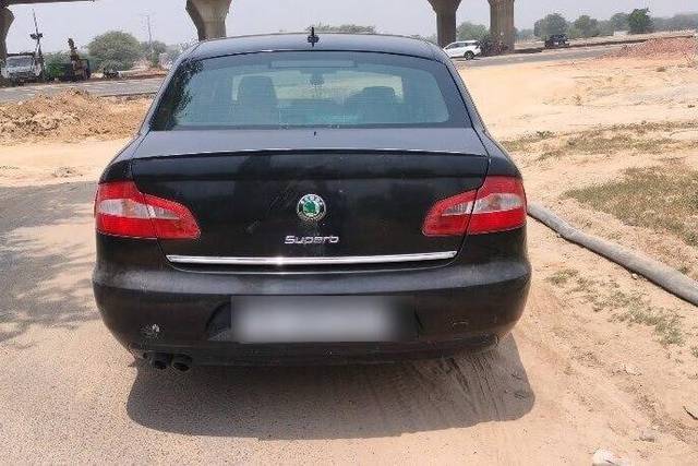 https://images10.gaadi.com/usedcar_image/3453244/original/4f6abf33-28d6-4220-8d80-ce3f67c57eca-VCC_1736002_96_1684050100_90ed9c87-39e5-4753-b5f4-d409a5d69d03.jpg?imwidth=6402