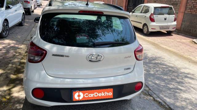 https://images10.gaadi.com/usedcar_image/3453490/original/1639001b-8241-4a42-8eab-7f9db0722b9d_82a78406-92d3-441c-ab1f-ec49141afc30.jpeg?imwidth=6401