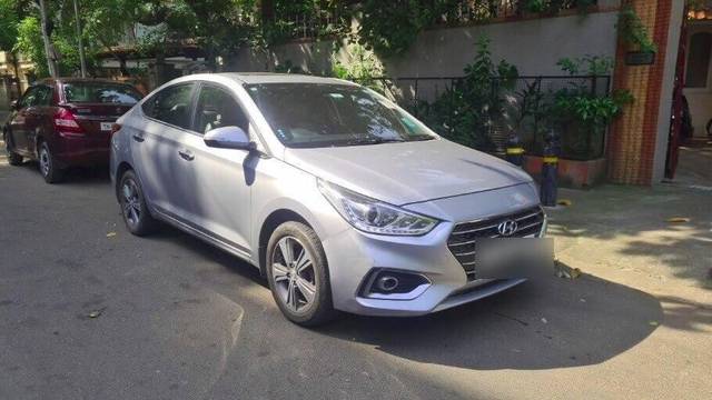 https://images10.gaadi.com/usedcar_image/3453516/original/aebf2672-f952-4705-8779-34d3d5bff5ec-VCC_1736112_116_1684126034_da8e019a-5eec-4702-9ab7-7f59251d7ea8_b1468a54-7f4b-4018-950f-5165b0cad3f7.jpg?imwidth=6400