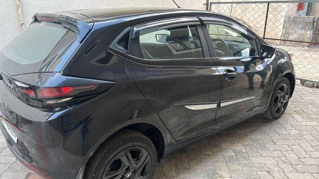 https://images10.gaadi.com/usedcar_image/3453573/original/f0ff0891-ed0b-4d4d-b994-fe20f8e1b49d_b6bc10cf-bd6b-41a8-be05-bf379d90e0a5.jpeg?imwidth=6401