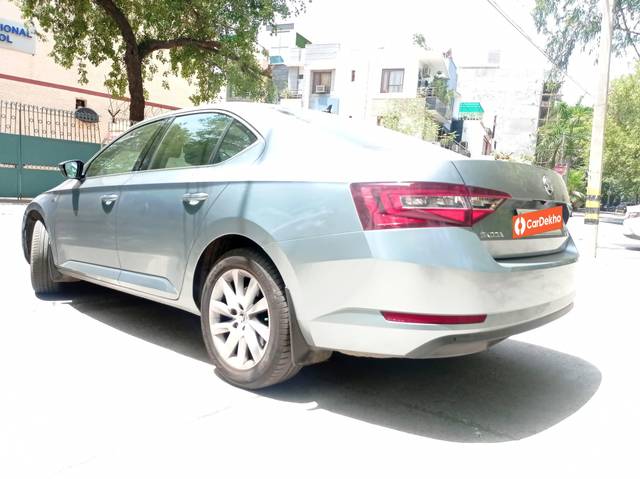 https://images10.gaadi.com/usedcar_image/3454056/original/used_car_2776657_1684744276_52370542-d856-4e89-b929-78cf22e05370_92823a97-3d75-460a-81cf-2b448e94949f.jpg?imwidth=6402