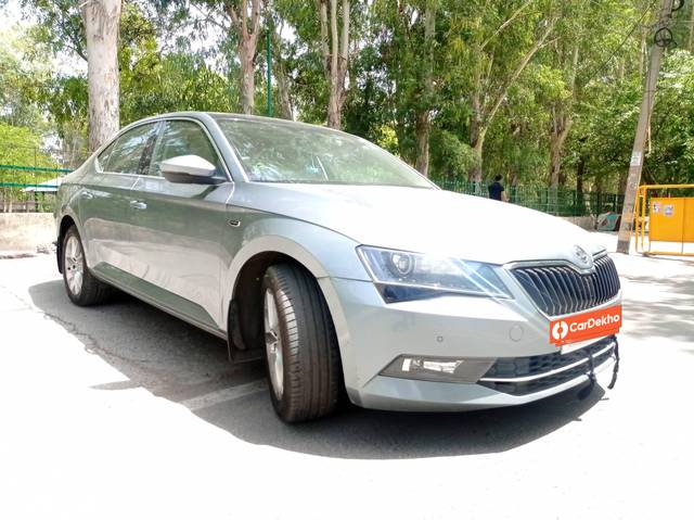 https://images10.gaadi.com/usedcar_image/3454056/original/used_car_2776657_1684744279_52370542-d856-4e89-b929-78cf22e05370_92823a97-3d75-460a-81cf-2b448e94949f.jpg?imwidth=6400