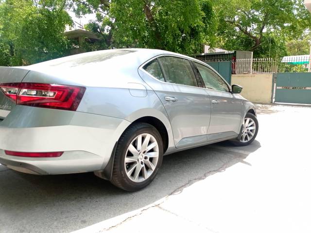 https://images10.gaadi.com/usedcar_image/3454056/original/used_car_2776657_1684744285_52370542-d856-4e89-b929-78cf22e05370_92823a97-3d75-460a-81cf-2b448e94949f.jpg?imwidth=6401