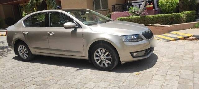 https://images10.gaadi.com/usedcar_image/3454240/original/99ef97d4-3219-4be8-8b6f-6560400e0536-VCC_1737779_116_1684483875_da6d660f-e506-4271-8099-12da781113d2.jpg?imwidth=6401