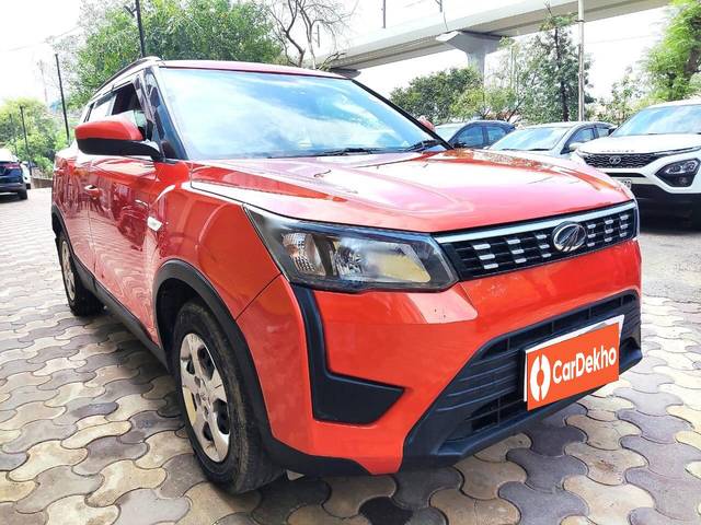 https://images10.gaadi.com/usedcar_image/3454364/original/usedcar_xuv300red_3__2776957_1684828390_c9b11526-e86e-4e0b-a94b-fe1e88fca307.jpg?imwidth=6400
