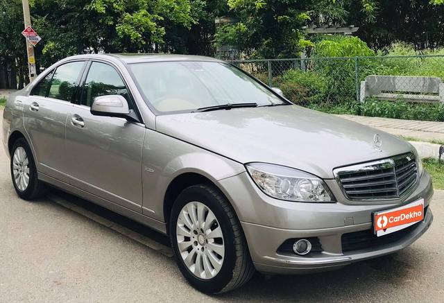 https://images10.gaadi.com/usedcar_image/3454407/original/used_car_2776999_1684759116_fc83cbfe-c06c-406f-9861-99a44d08c70e.jpg?imwidth=6400