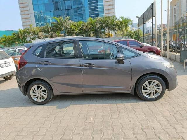 https://images10.gaadi.com/usedcar_image/3454408/original/usedcar_tn11ac9372_6__11661684752492_1684752501_8d08cbbe-4bb0-45d7-b825-e88992133b5e.jpeg?imwidth=6401