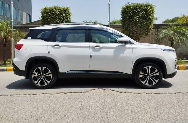 https://images10.gaadi.com/usedcar_image/3454490/original/used_car_2777068_1684757171_5968e65e-97e3-4185-9d63-45a6b1fffcbf.jpg?imwidth=6401
