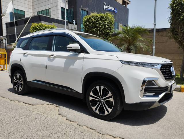 https://images10.gaadi.com/usedcar_image/3454490/original/used_car_2777068_1684757174_5968e65e-97e3-4185-9d63-45a6b1fffcbf.jpg?imwidth=6400