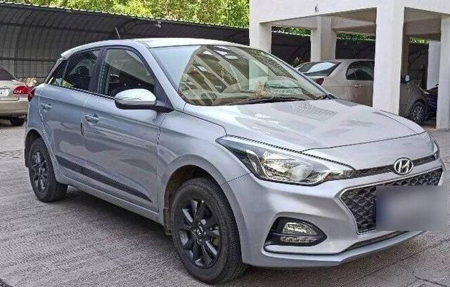 https://images10.gaadi.com/usedcar_image/3454514/original/zz1_crop_img_64816d1b05638_1686203675.jpg?imwidth=6400