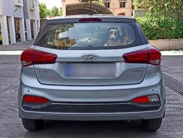 https://images10.gaadi.com/usedcar_image/3454514/original/zz1_crop_img_64816d2e868d6_1686203694.jpg?imwidth=6402