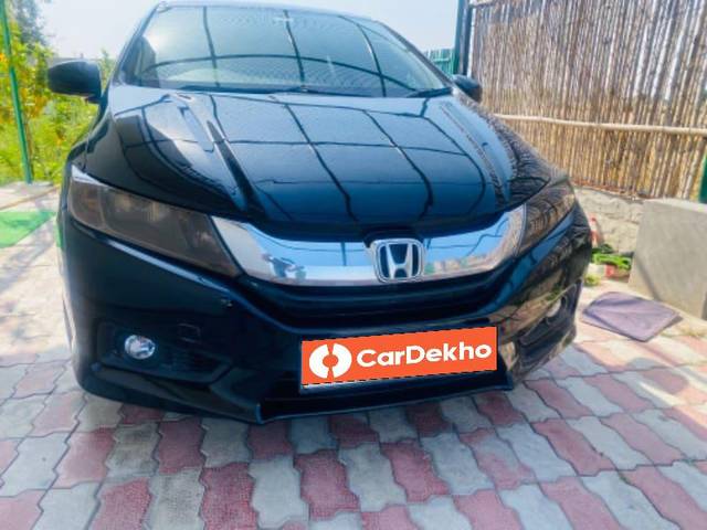 https://images10.gaadi.com/usedcar_image/3454772/original/755db31f-e0b7-42f4-9041-7fa7a416938f_01b82521-94da-4692-8d58-28e7f6132f6d.jpeg?imwidth=6402