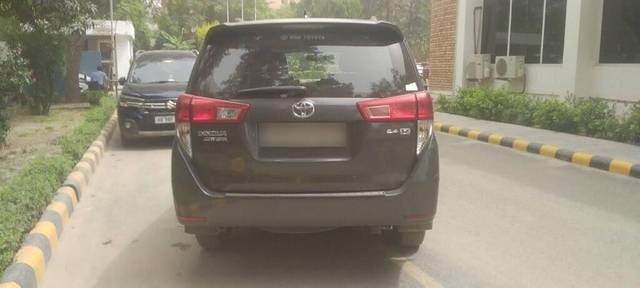 https://images10.gaadi.com/usedcar_image/3455043/original/2250e12f-a812-49f5-9811-25cb68194899-VCC_1736399_96_1684219867_b455a1bb-2c1e-4634-8c89-e663d758047f_e061c347-ea65-4277-bcc7-4a8297149bb2.jpg?imwidth=6402