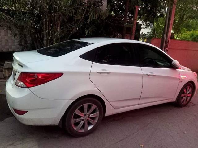 https://images10.gaadi.com/usedcar_image/3455199/original/9d1dd6eb-6ddb-4166-ad6b-42d2792503a3_cdcc17be-f0e3-4013-8bd0-94b17c7b9ec6.jpeg?imwidth=6401