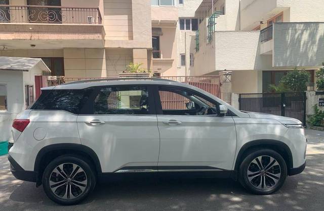 https://images10.gaadi.com/usedcar_image/3455317/original/usedcar_photo_2023_05_23_13_53_21_4_3511684835632_1684835681_8cb8108a-3447-4771-866e-7e736e19ac39.jpg?imwidth=6401