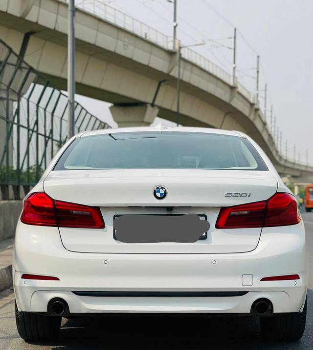 https://images10.gaadi.com/usedcar_image/3455480/original/used_car_2777888_1684844800_15b1c6d4-3b5d-45ac-b37e-c6d48b351e16.jpg?imwidth=6402