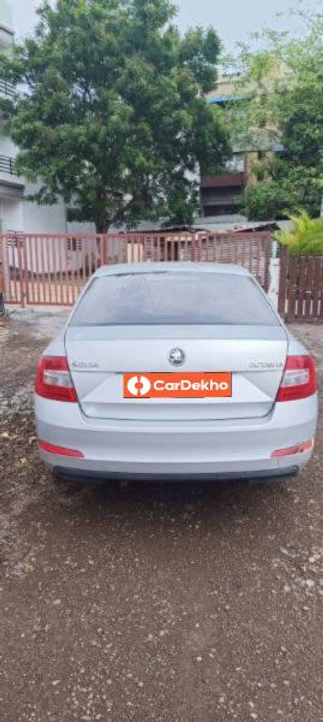 https://images10.gaadi.com/usedcar_image/3455702/original/ea7b9078-41c7-4300-9c5e-f57aa1071726_9dd33185-87d4-47fa-ac59-199d0afb8979.jpg?imwidth=6401