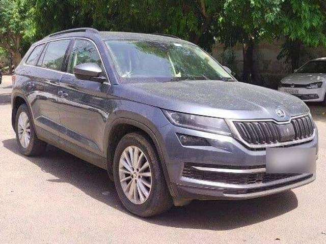 https://images10.gaadi.com/usedcar_image/3455763/original/zz1_crop_img_648403ef94ff8_1686373359.jpg?imwidth=6400