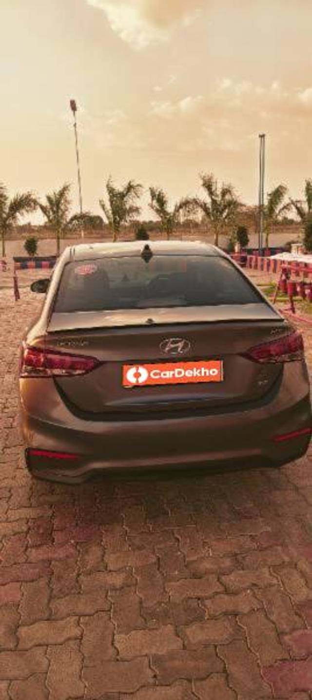 https://images10.gaadi.com/usedcar_image/3455790/original/1762d06d-5370-4f29-ba31-d4ca5cf81613_07f67a9b-9c40-484e-97c1-387043f350b6.jpg?imwidth=6402