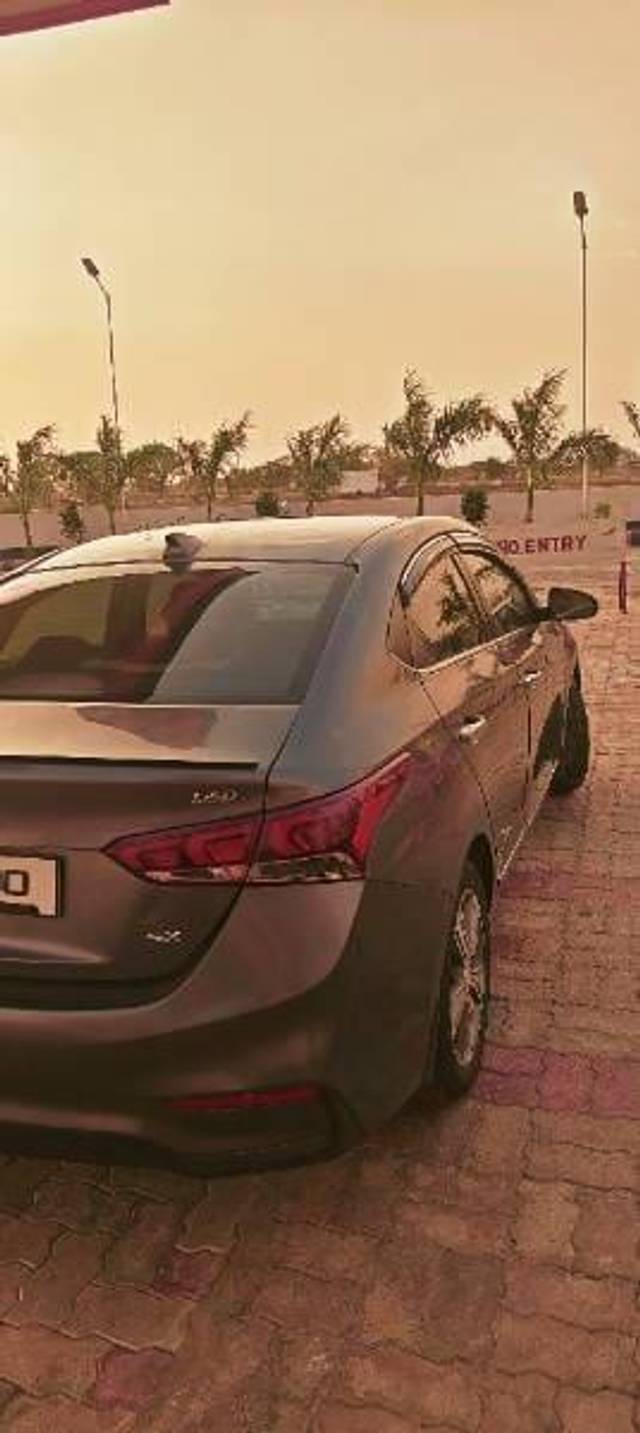 https://images10.gaadi.com/usedcar_image/3455790/original/30504640-8fd1-44ac-aecb-9a871c7fbcc4_07f67a9b-9c40-484e-97c1-387043f350b6.jpg?imwidth=6401