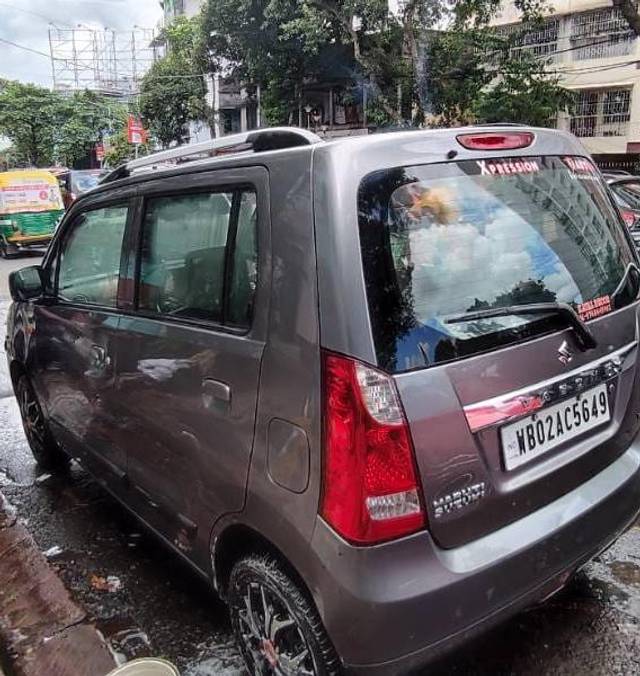 https://images10.gaadi.com/usedcar_image/3455821/original/439b39f4-fe86-4b52-a06b-db1496bb53aa_6091dfbf-b640-4483-959d-ef10c12b4aaa.jpg?imwidth=6401