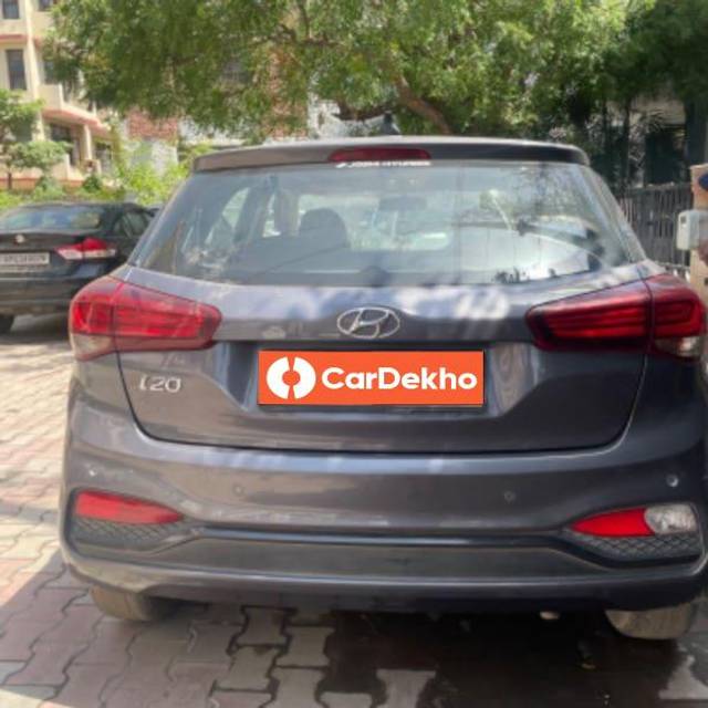https://images10.gaadi.com/usedcar_image/3455981/original/b09bdfc8-a7e5-4ff9-86d1-f3f625c9be3e_a88b9ce3-e925-49f0-83bc-403cf940b13b.jpeg?imwidth=6401