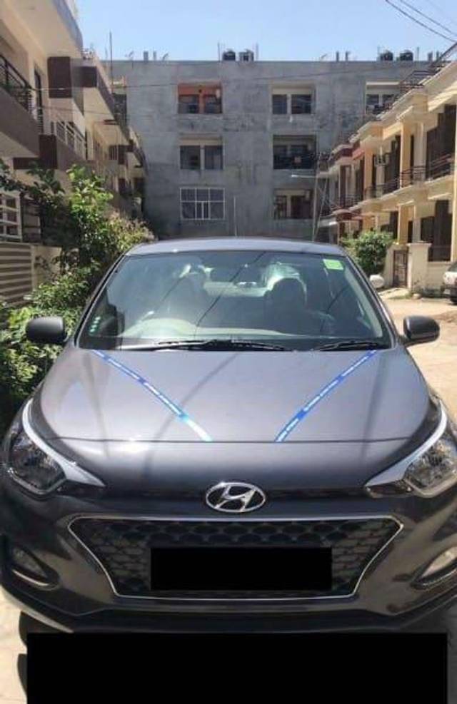 https://images10.gaadi.com/usedcar_image/3455981/original/d48784b0-2dce-4e14-a3d2-45275761fd56_a88b9ce3-e925-49f0-83bc-403cf940b13b.jpeg?imwidth=6402