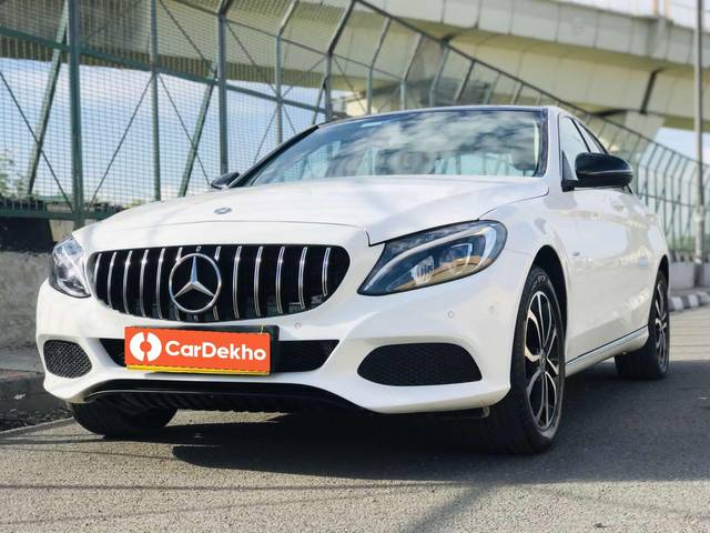 https://images10.gaadi.com/usedcar_image/3456211/original/used_car_2778471_1684991983_cb8e9375-8d38-4cb1-a95c-2ac6a5607289.jpg?imwidth=6402