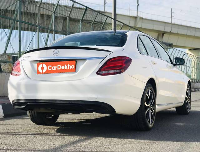 https://images10.gaadi.com/usedcar_image/3456211/original/used_car_2778471_1684991988_cb8e9375-8d38-4cb1-a95c-2ac6a5607289.jpg?imwidth=6400