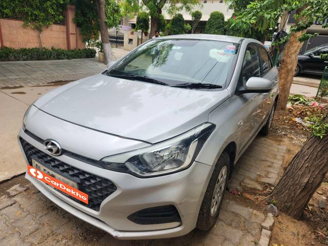 https://images10.gaadi.com/usedcar_image/3456283/original/used_car_2778531_1684926456_afc2bb74-d1ef-40d8-a997-e813c02ddbe1.jpg?imwidth=6402