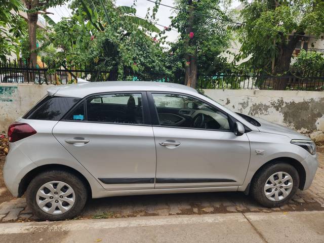https://images10.gaadi.com/usedcar_image/3456283/original/used_car_2778531_1684926543_afc2bb74-d1ef-40d8-a997-e813c02ddbe1.jpg?imwidth=6400