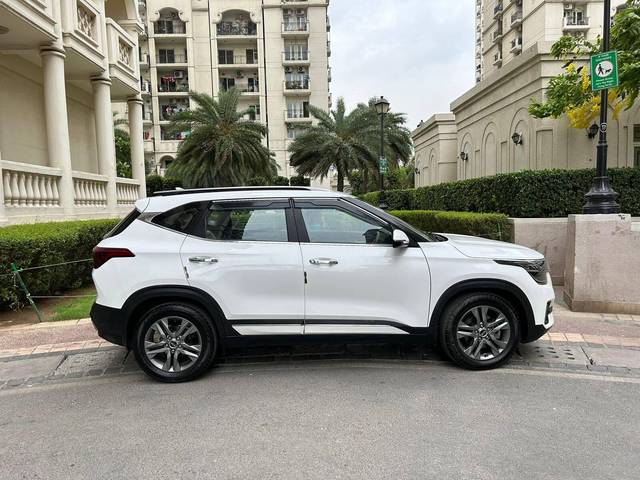 https://images10.gaadi.com/usedcar_image/3456348/original/used_car_2778578_1684930624_59250630-3599-4b6a-bba0-0fd4f9894078.jpg?imwidth=6401