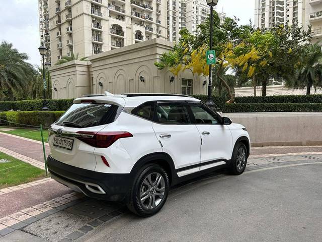 https://images10.gaadi.com/usedcar_image/3456348/original/used_car_2778578_1684930631_59250630-3599-4b6a-bba0-0fd4f9894078.jpg?imwidth=6402