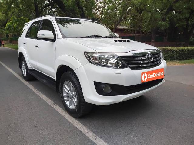 https://images10.gaadi.com/usedcar_image/3456454/original/used_car_2778666_1684937241_a1e220a1-237d-4023-a016-0e657c4291ab.jpg?imwidth=6400