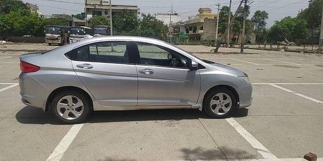 https://images10.gaadi.com/usedcar_image/3456797/original/8acd2f01-65f5-4bde-94fa-38d836849f76-VCC_IMG_1684389108373_1737263_97_1684389434_7442e8f5-94f7-47df-a88f-786eef01a09d_7174e589-ac87-4678-a042-eba901529731.jpg?imwidth=6401