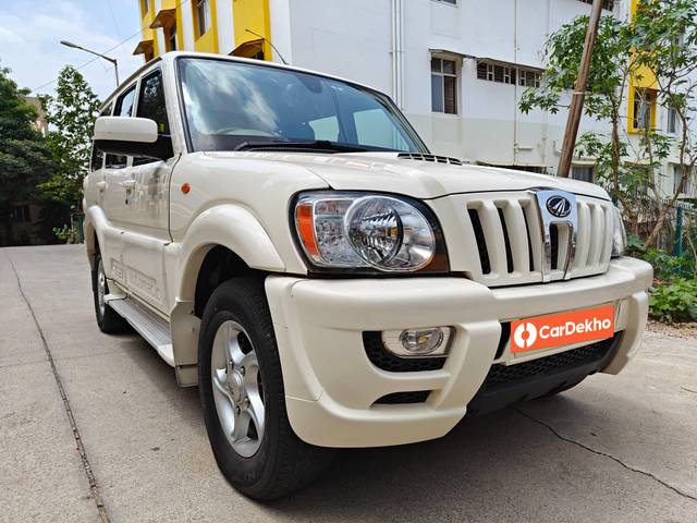 https://images10.gaadi.com/usedcar_image/3456864/original/used_car_2778956_1685007278_6f65e335-8c69-445d-b736-d83475cadf8c.jpg?imwidth=6400