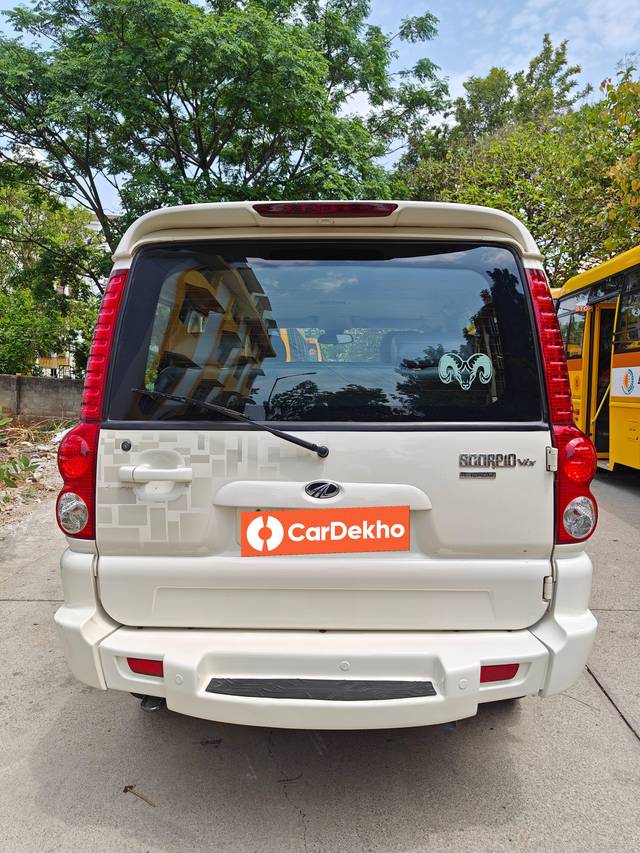 https://images10.gaadi.com/usedcar_image/3456864/original/used_car_2778956_1685007281_6f65e335-8c69-445d-b736-d83475cadf8c.jpg?imwidth=6402