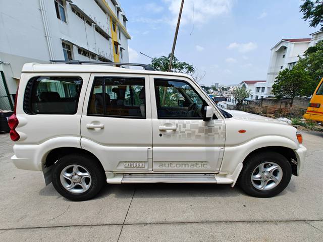 https://images10.gaadi.com/usedcar_image/3456864/original/used_car_2778956_1685007290_6f65e335-8c69-445d-b736-d83475cadf8c.jpg?imwidth=6401