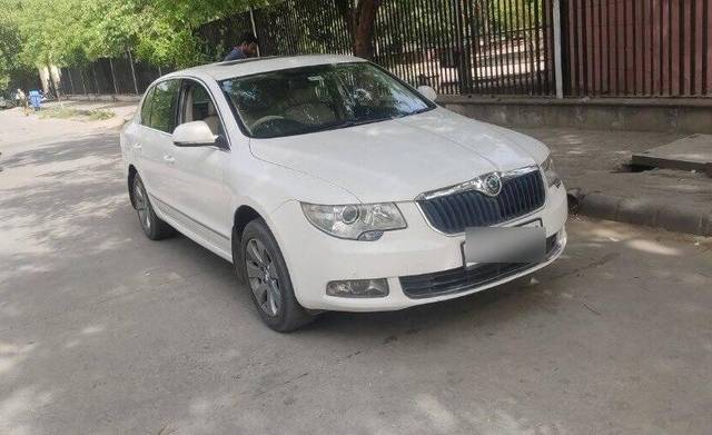 Skoda Superb Elegance 2.0 TDI CR AT Skoda Superb Elegance 2.0 TDI CR AT